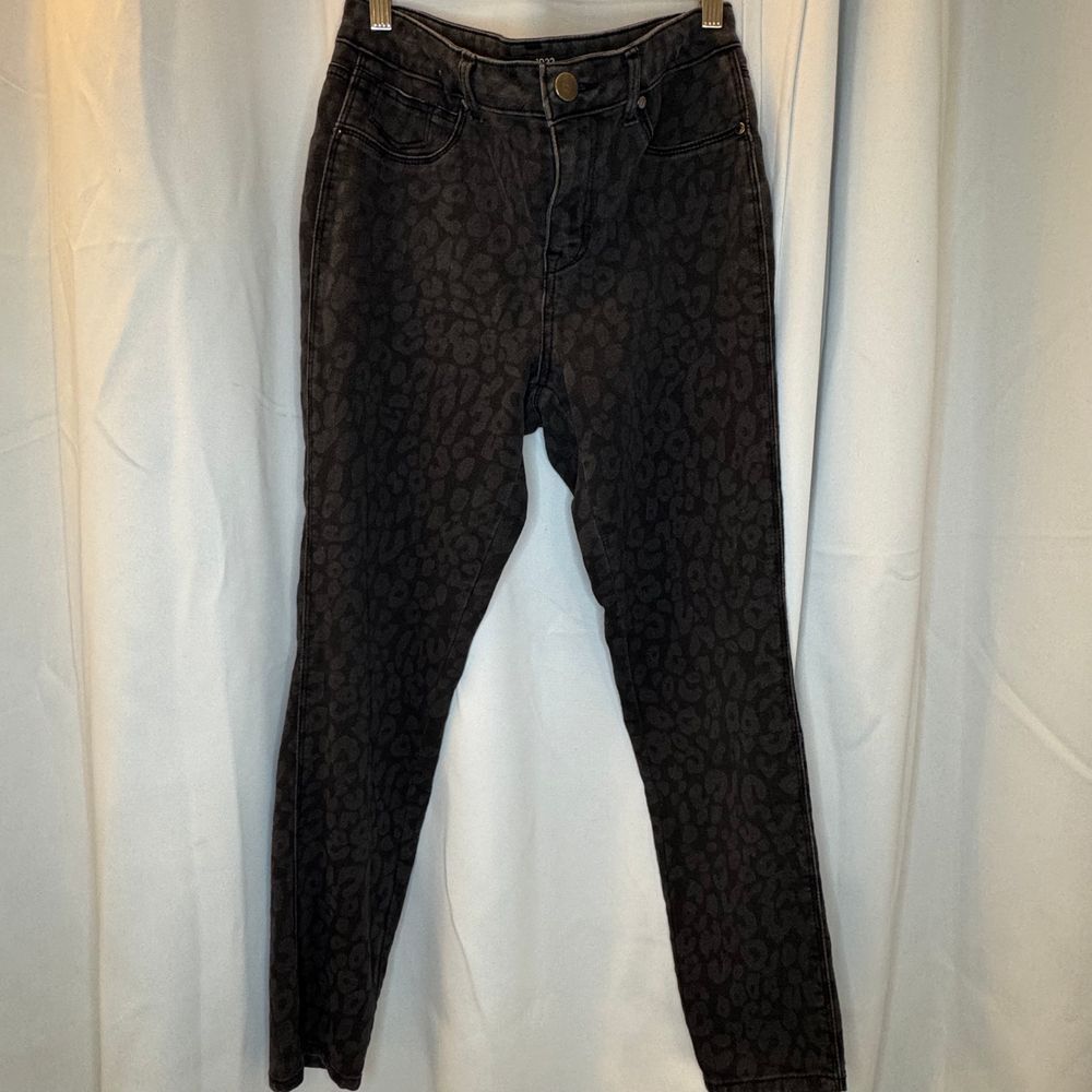 1822 Denim Women's Skinny Jeans - Black Leopard Print